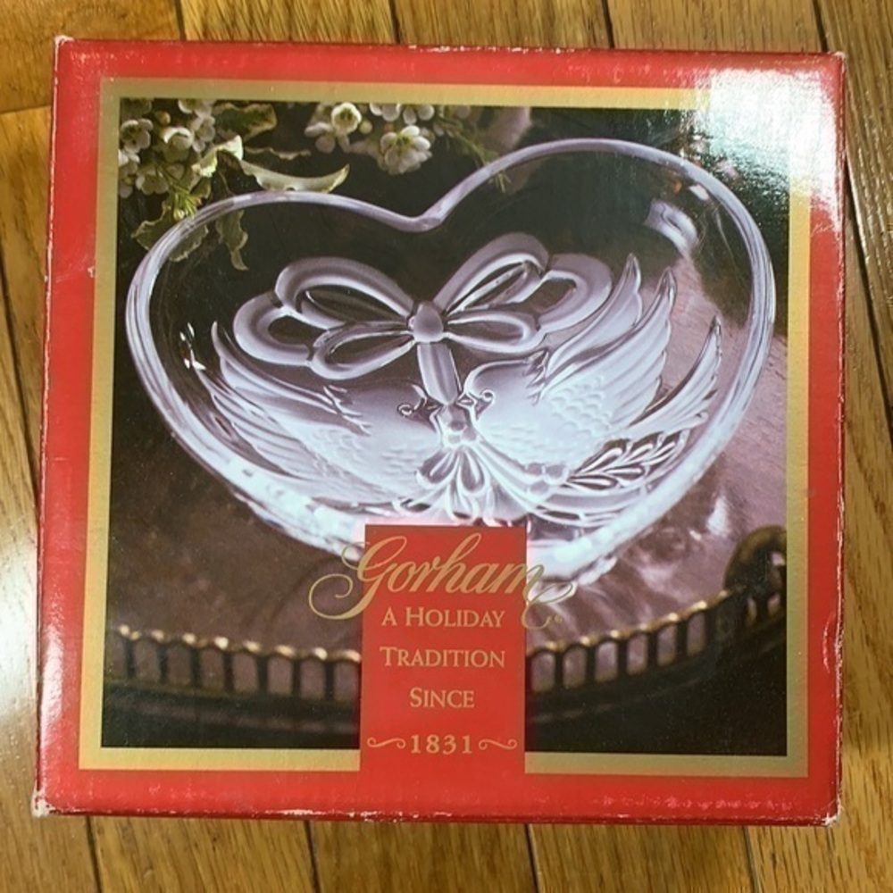 NEW GORHAM, “Christmas Cardinals”, 7" Heart Shaped Crystal Dish